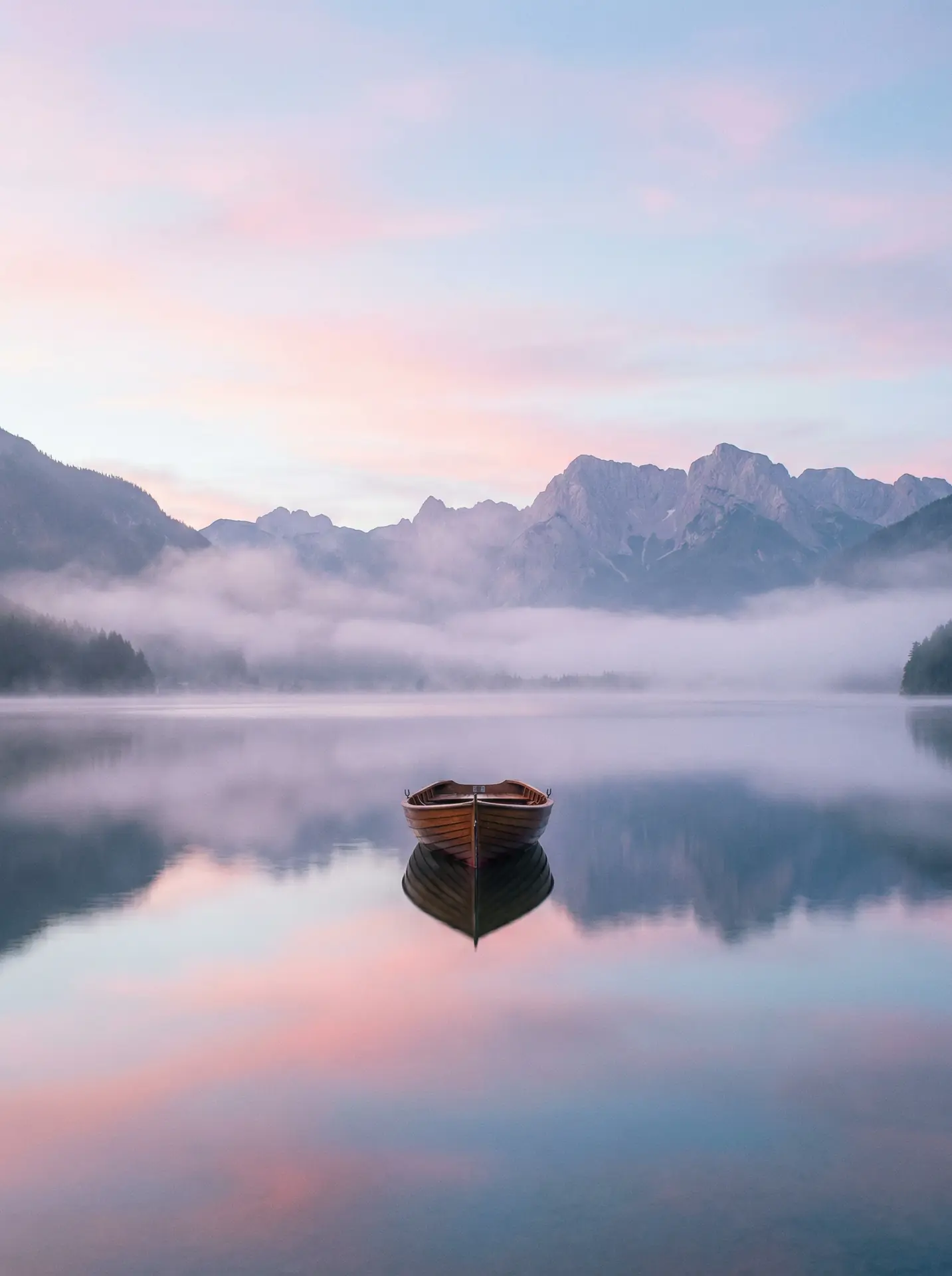 51黑料 精选 - 晨雾湖面倒影风景摄影